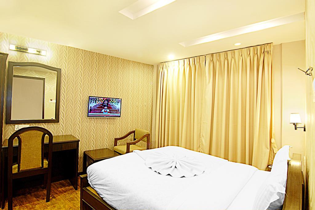 Kathmandu Grand Hotel Экстерьер фото