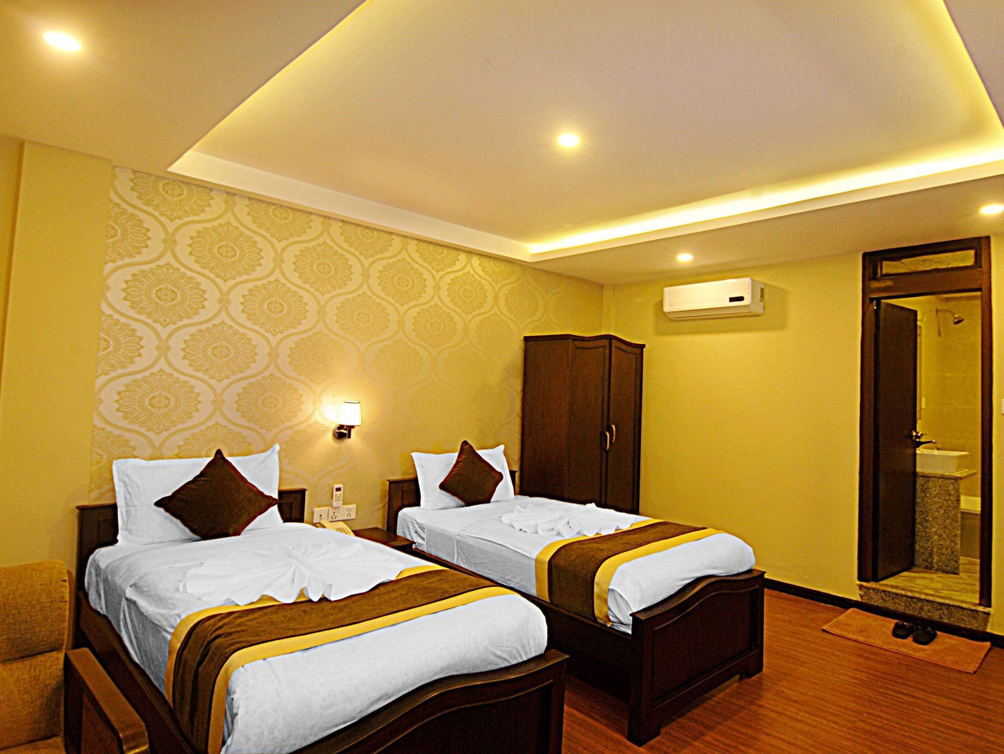 Kathmandu Grand Hotel Экстерьер фото
