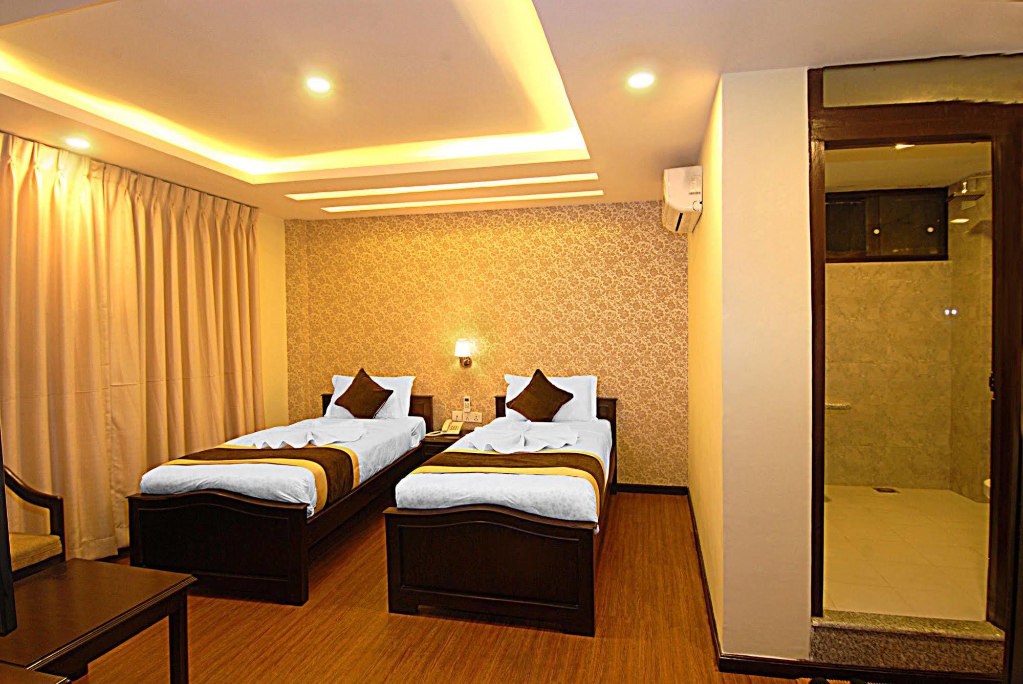 Kathmandu Grand Hotel Экстерьер фото