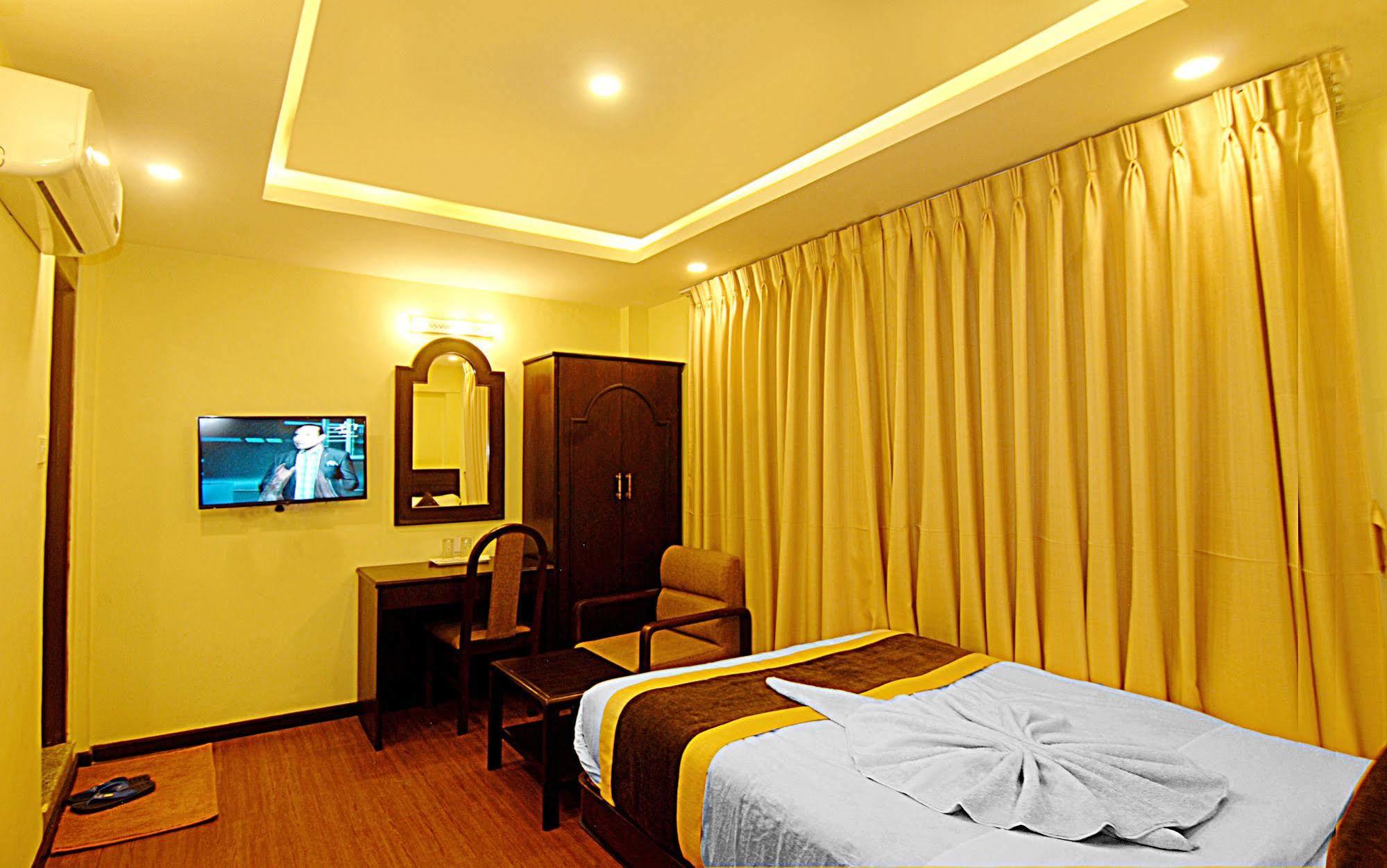 Kathmandu Grand Hotel Экстерьер фото