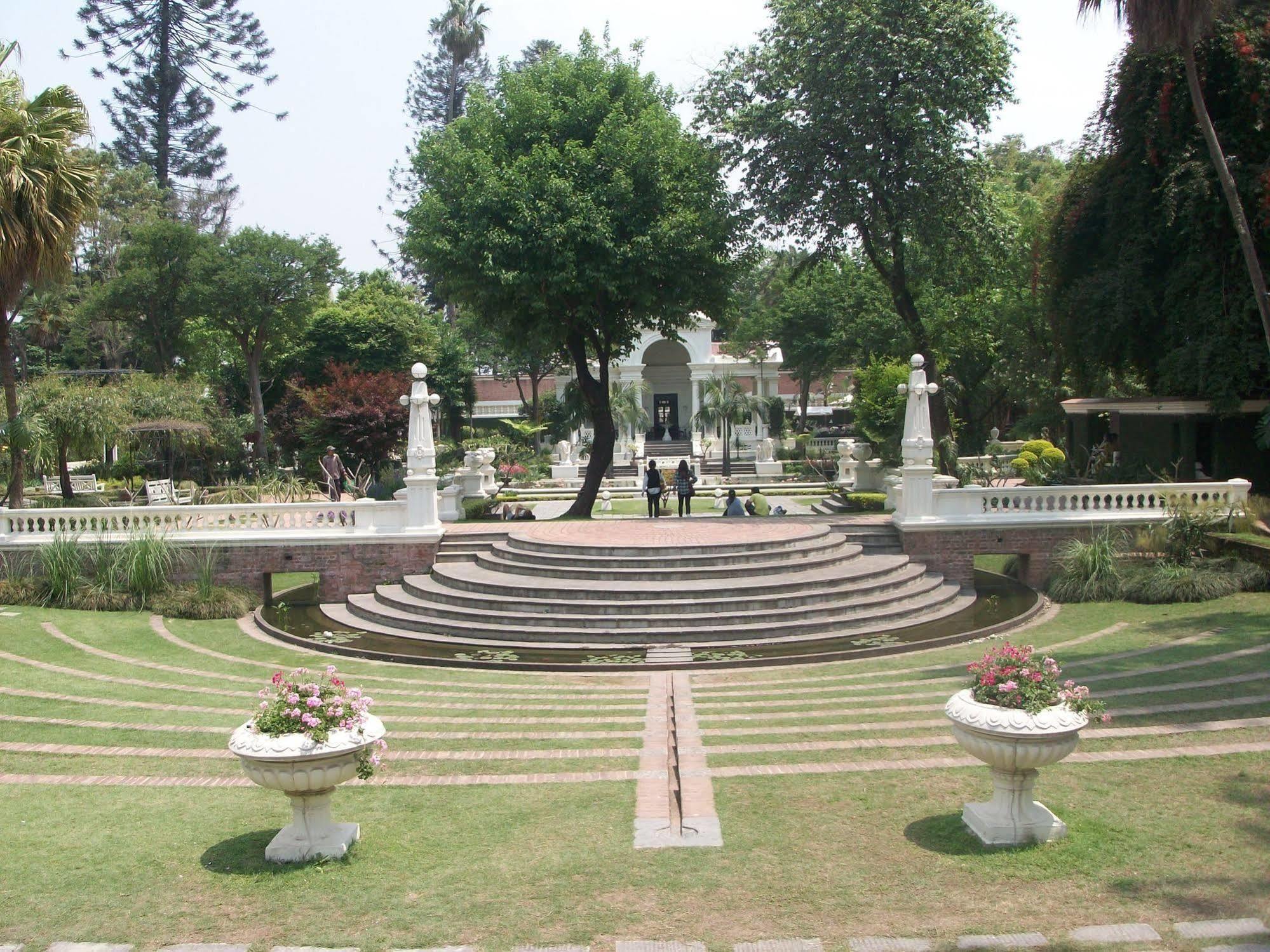 Kathmandu Grand Hotel Экстерьер фото