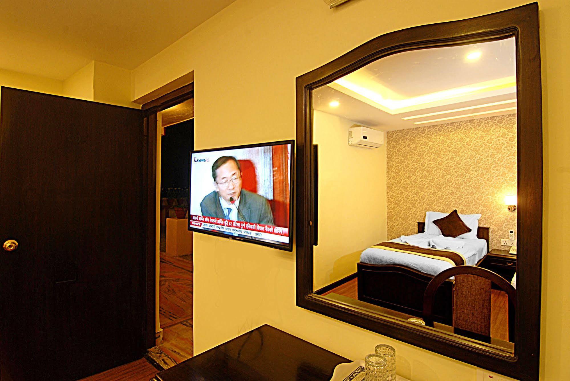 Kathmandu Grand Hotel Экстерьер фото