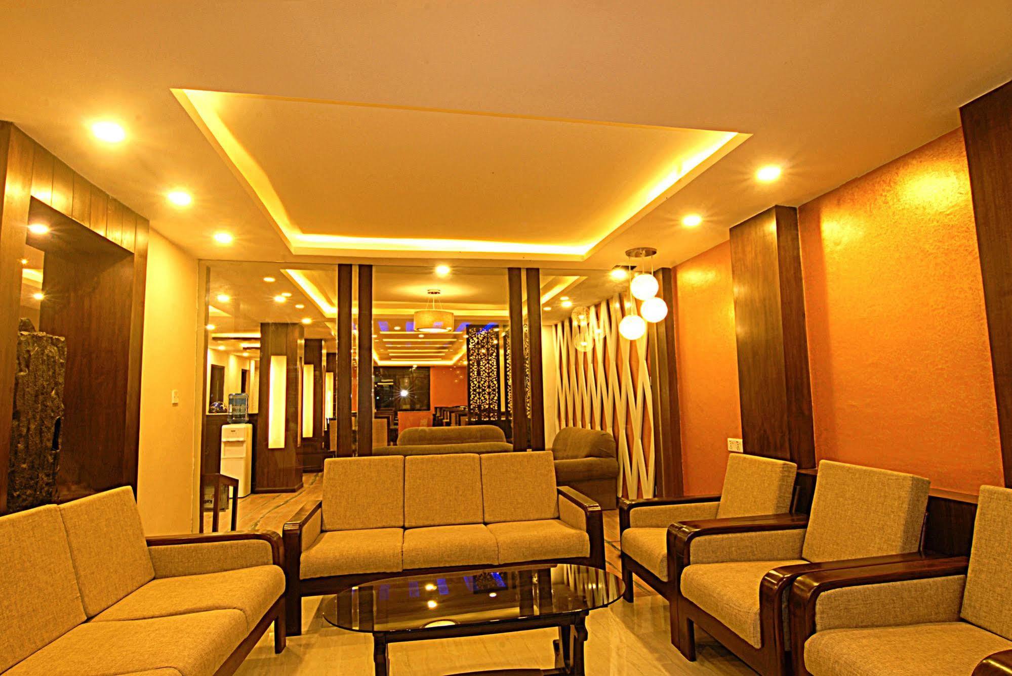 Kathmandu Grand Hotel Экстерьер фото