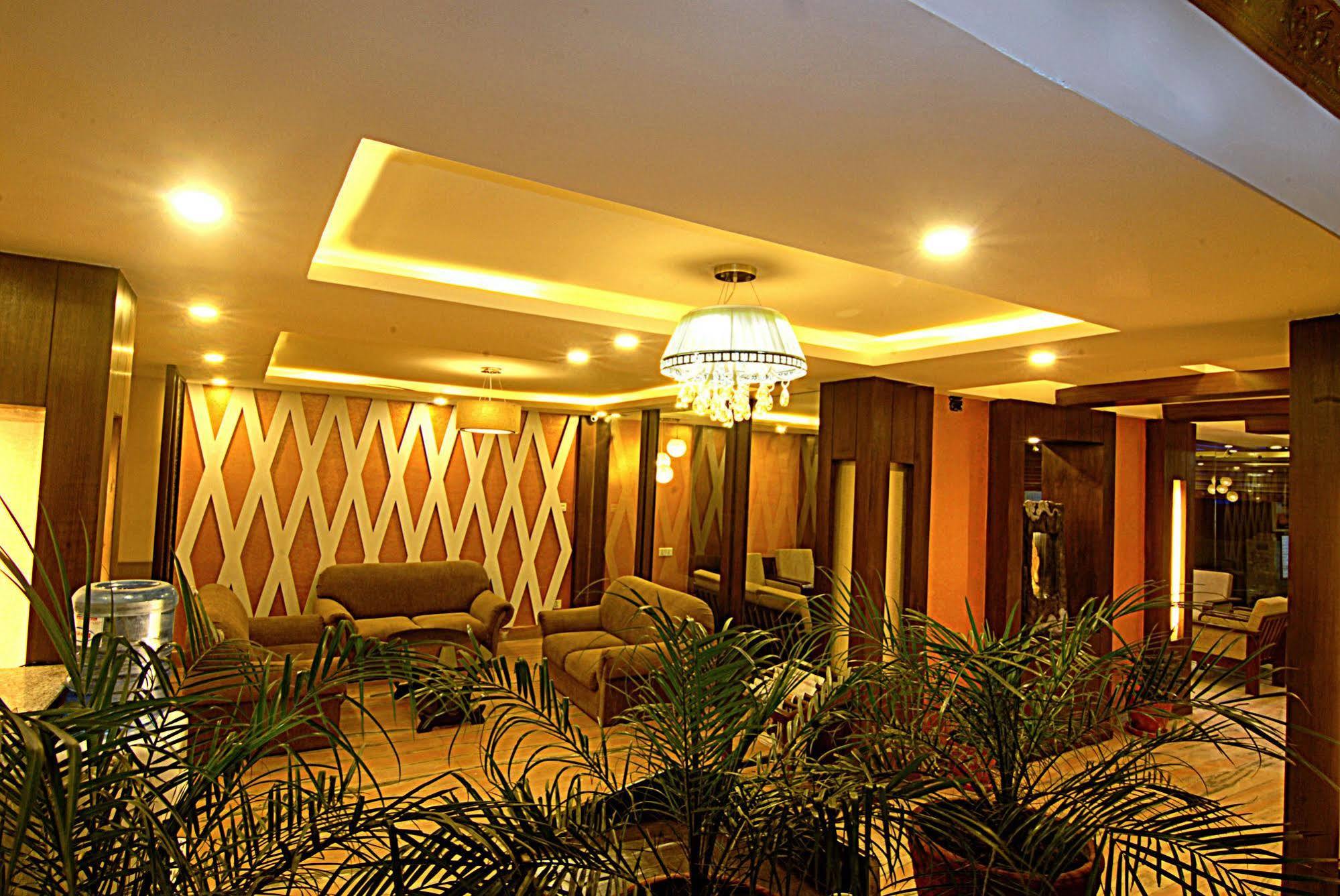 Kathmandu Grand Hotel Экстерьер фото