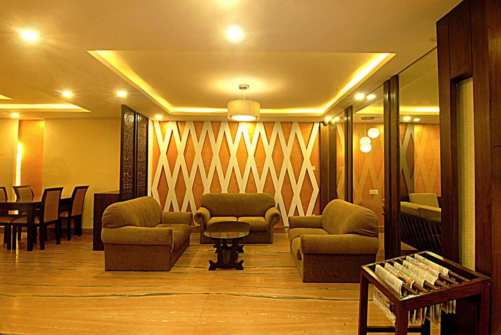 Kathmandu Grand Hotel Экстерьер фото