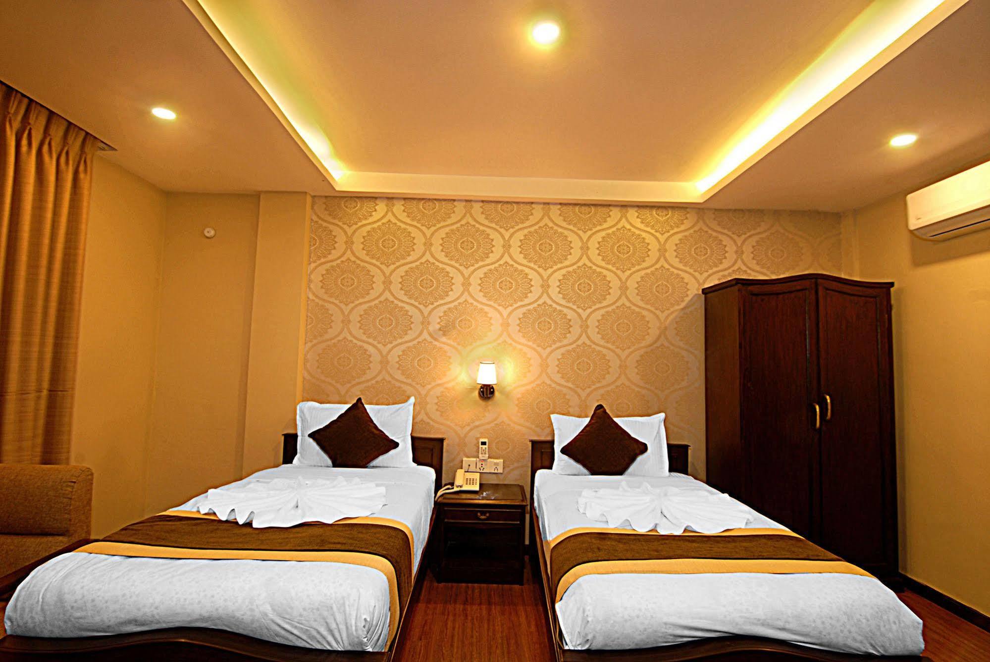 Kathmandu Grand Hotel Экстерьер фото