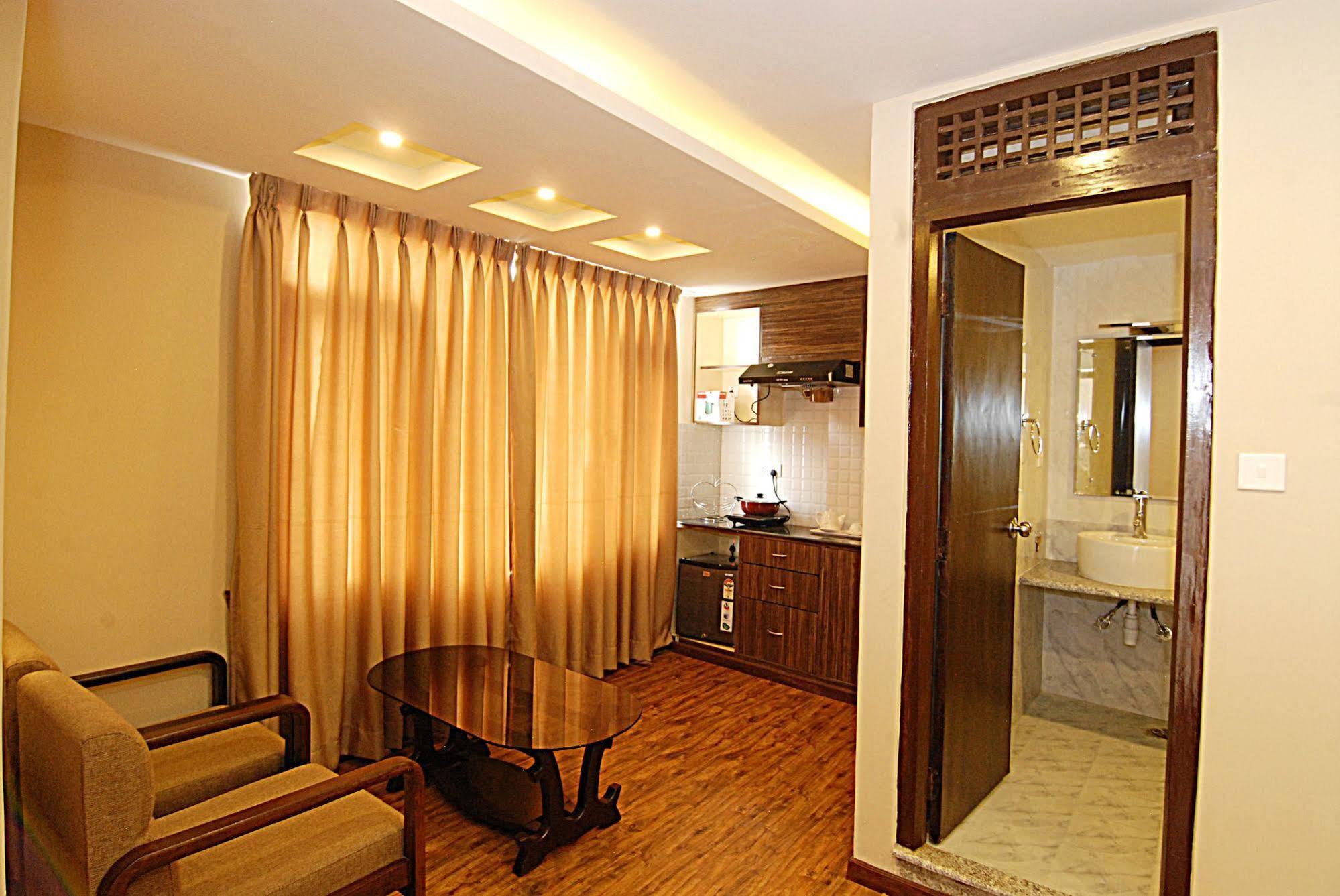 Kathmandu Grand Hotel Экстерьер фото